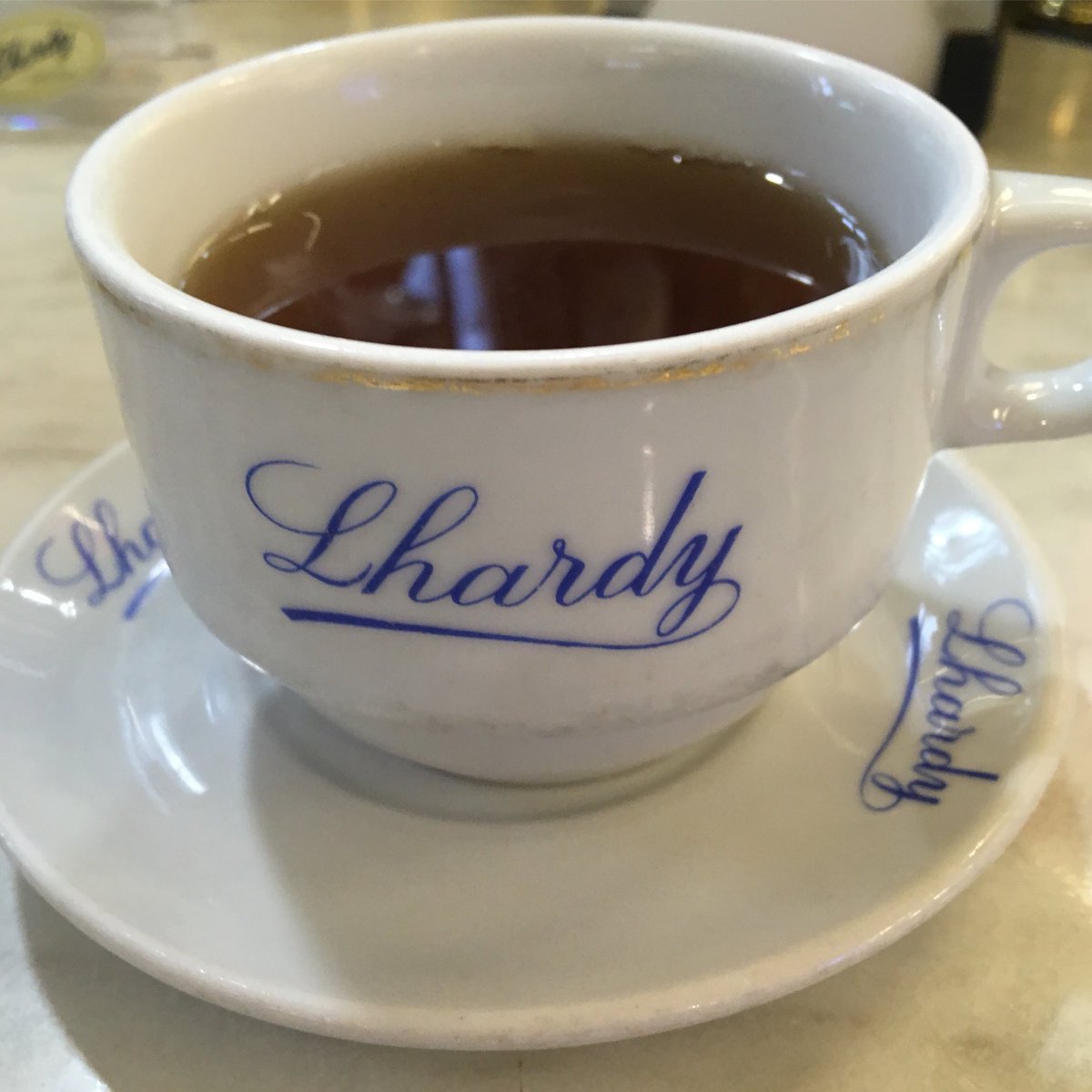 Reparando fuerzas y temperatura con un consomé del samovar de <a href="/CasaLhardy/">Lhardy</a>