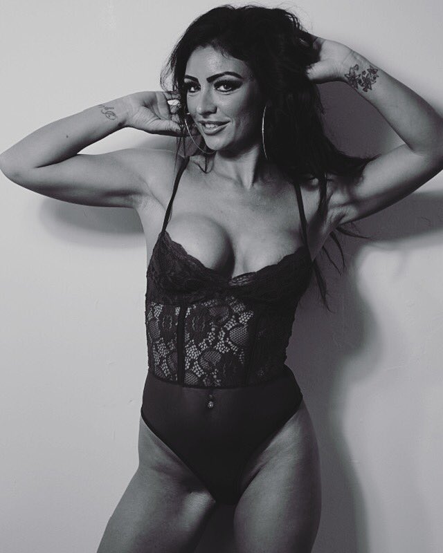 Kalon_Models's tweet photo. Models for hire 🖤
•
•
•
#modellingagency #hireamodel #modelshere #beautifulwoman #blackandwhitephotography #lingerie #beautiful #photography #model https://t.co/8C6X2qnXFZ