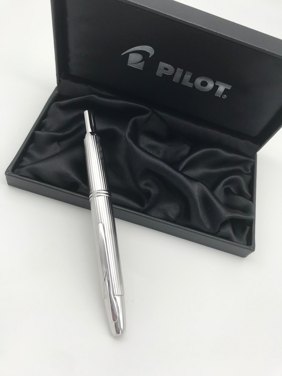 New Pilot Stripes Vanishing Point  Fountain Pen! 
What is your favorite Pilot pen? 
#fahrneyspens #pilot #pilotpens #pengeek #vanishingpoint <a href="/PilotPenUSA/">PilotPenUSA</a>