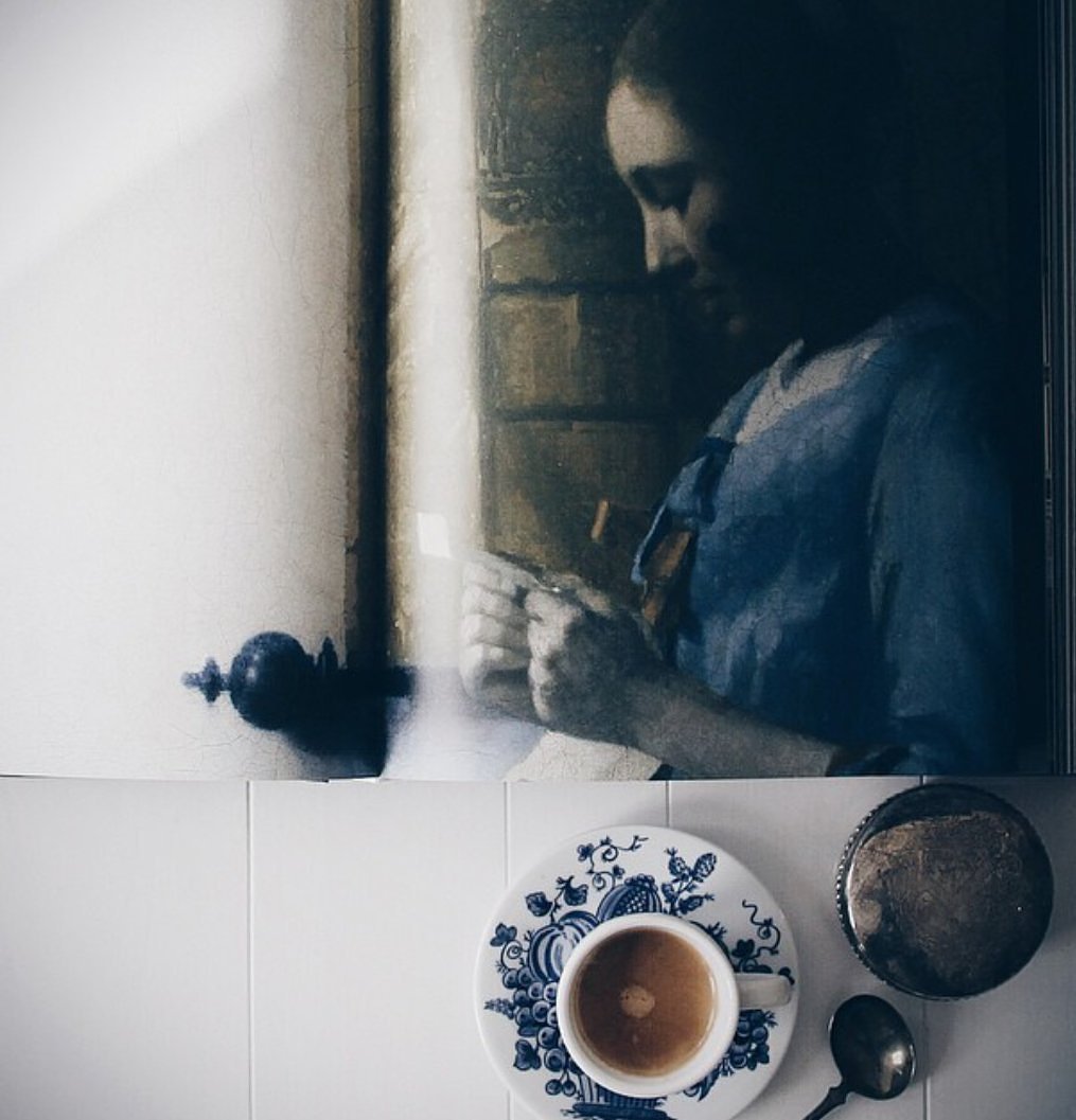 " Sanırım kendimi kendi halindeliğimle çözebilir,  uysallığımı kanıtlayabilirim . ,,

tutunabilirsem kendime.. "
.
Nuray Gültekin
23/01/2019
00:20