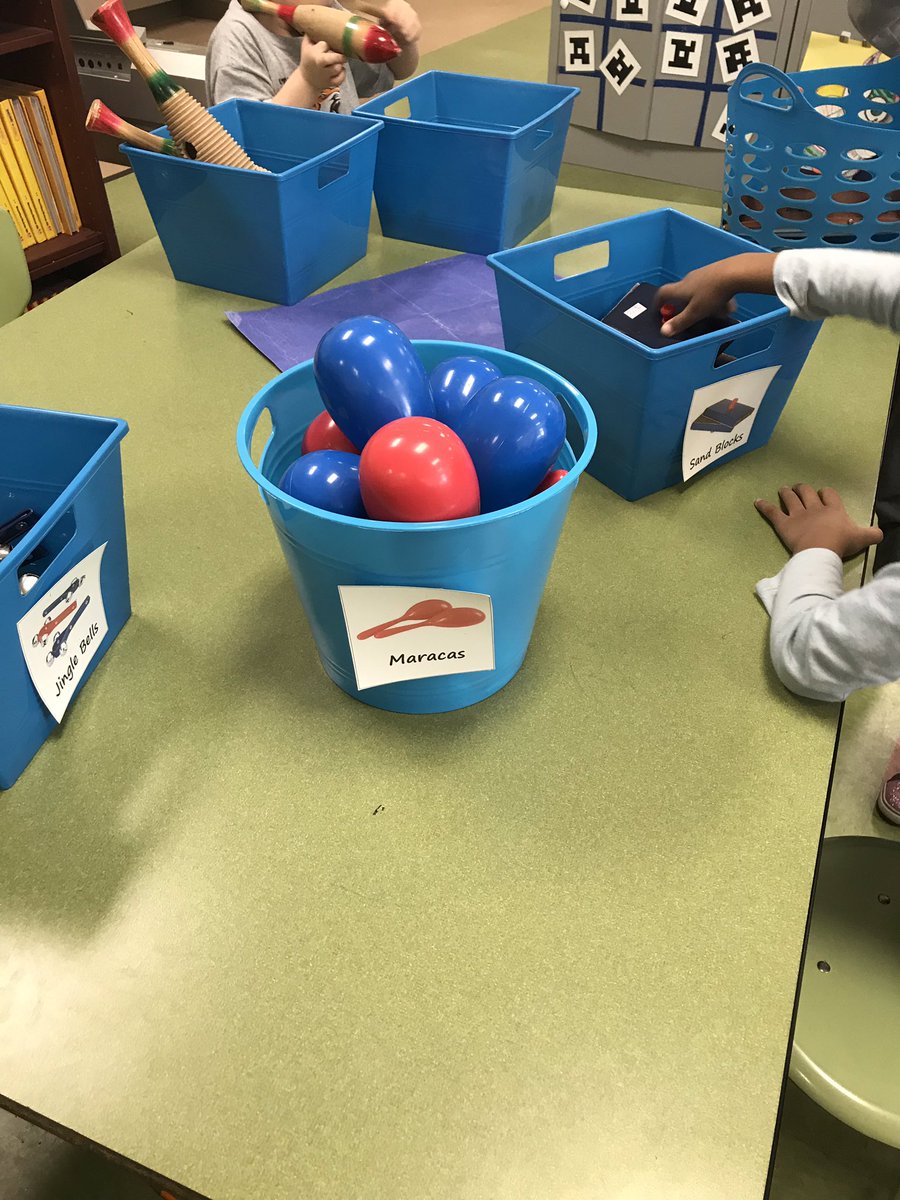 MissBrashear's tweet photo. First grade became musical scientists today by experimenting with the tone colors of different instrument types during our instrument petting zoo! @SouthgateTigers #musicallearners https://t.co/T6k9cnQfb1