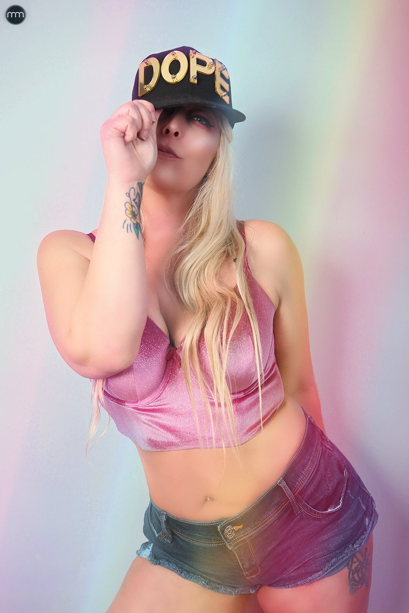 curtis1125's tweet photo. Trust your Dopeness ❤

#photographer@modelmissmischie
#hair and #makeup @sca_manda 
#model #publishedmodel #plussizemodel #plussizefashion #dope #thick #blonde 
#thickthighssavelives #longhairdontcare #tattoos 
Naval piercing: Metal Mafia Body Jewelry 
Bustier: Victoria's Secret https://t.co/Yw72K4DDCu