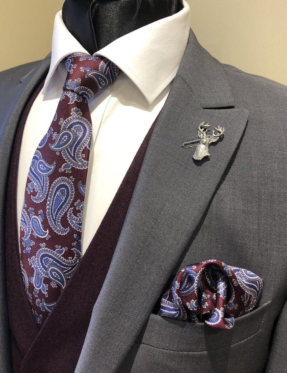 One of our favourite colour combinations this season - grey &amp; burgundy 🤩