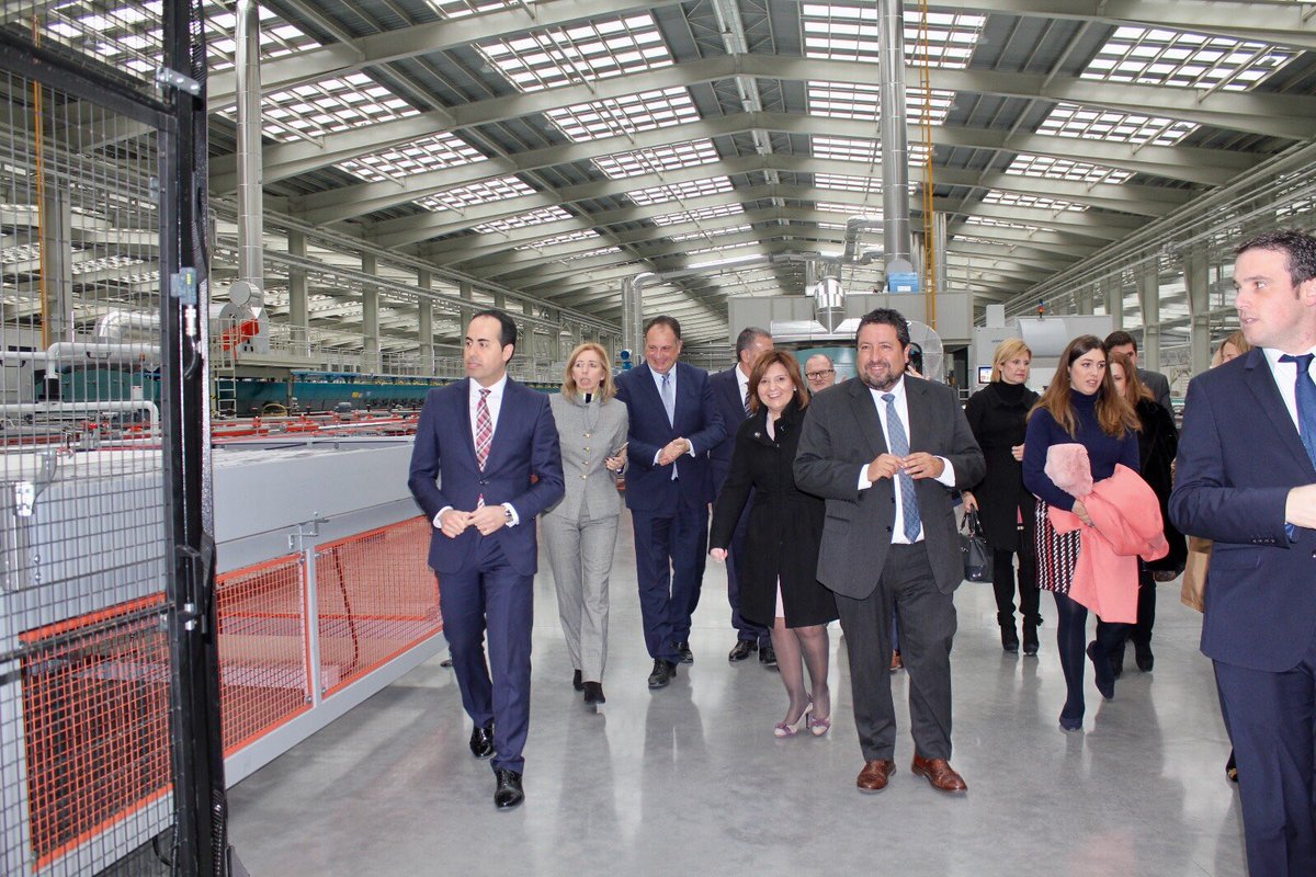 salvaaguilella's tweet image. Hoy en la XXVI Muestra Internacional de Arquitectura Global &amp;amp; Diseño Interior de @Porcelanosa_es, gran ejemplo de innovación y execelencia de los productos cerámicos castellonenses #SomCeràmica #OrgulldeCS