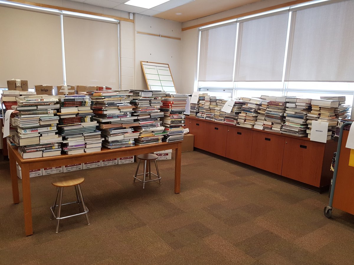 ksarahwheatley's tweet photo. This is why I need boxes. The collection hasn't been weeded in 25 years. #books #weeding #Ineedboxes https://t.co/ZmpP9LIaAw