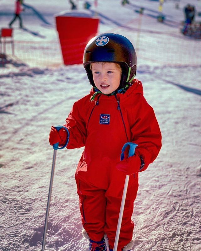 M0UNTB4TTEN's tweet photo. Little legend ready for the slopes 🎿 #plasticskis #Henry #henryontour #laplagne #mwmoment #postcardworthy https://t.co/QF3UIlvdle https://t.co/3RzHUV1htN