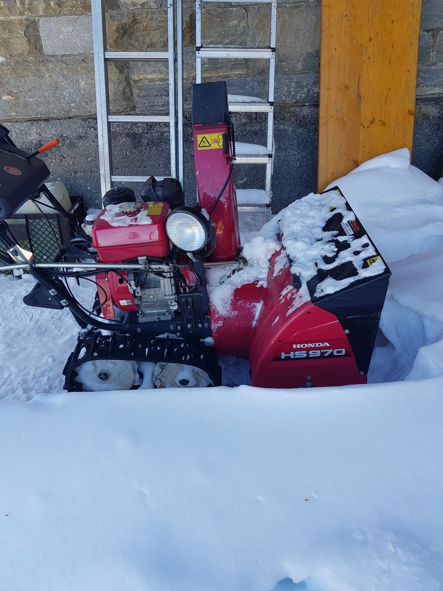 cliffy147's tweet photo. no matter where you are on the world you will always come across a #honda product. @Honda_UK @KCSGroup_Honda @Honda @zellamseekaprun #Austria #skiing #austrain #mountains #kaprun @Kaprun_ski https://t.co/6N9xL0yaPh