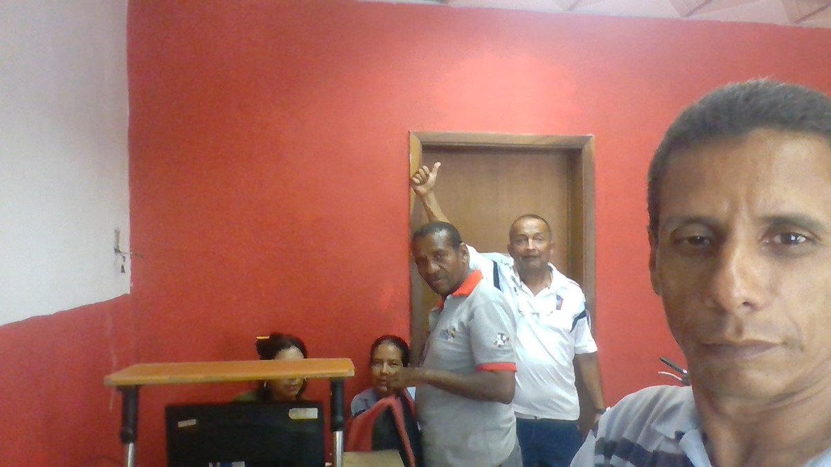 TurenComunal's tweet photo. #22Ene || @yurimar18revolu en reunion informativa y organizativa con #Promotores, en el marco de las actividades pautadas para mañana #23Ene. Pueblo organizado y movilizado en defensa del gobierno legitimo de @NicolasMaduro || @OnofrioC @TeodoraMendez https://t.co/jVmhD6CDpq