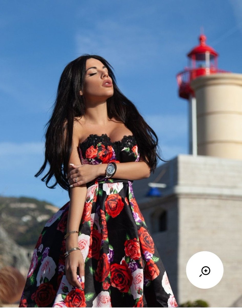 Sandymula1's tweet photo. Cette magnifique robe Virtuoza, portée par la sublime @lauralempika est à découvrir sur le site 👉https://t.co/XvfQmiD45B https://t.co/llS4YqqEV9