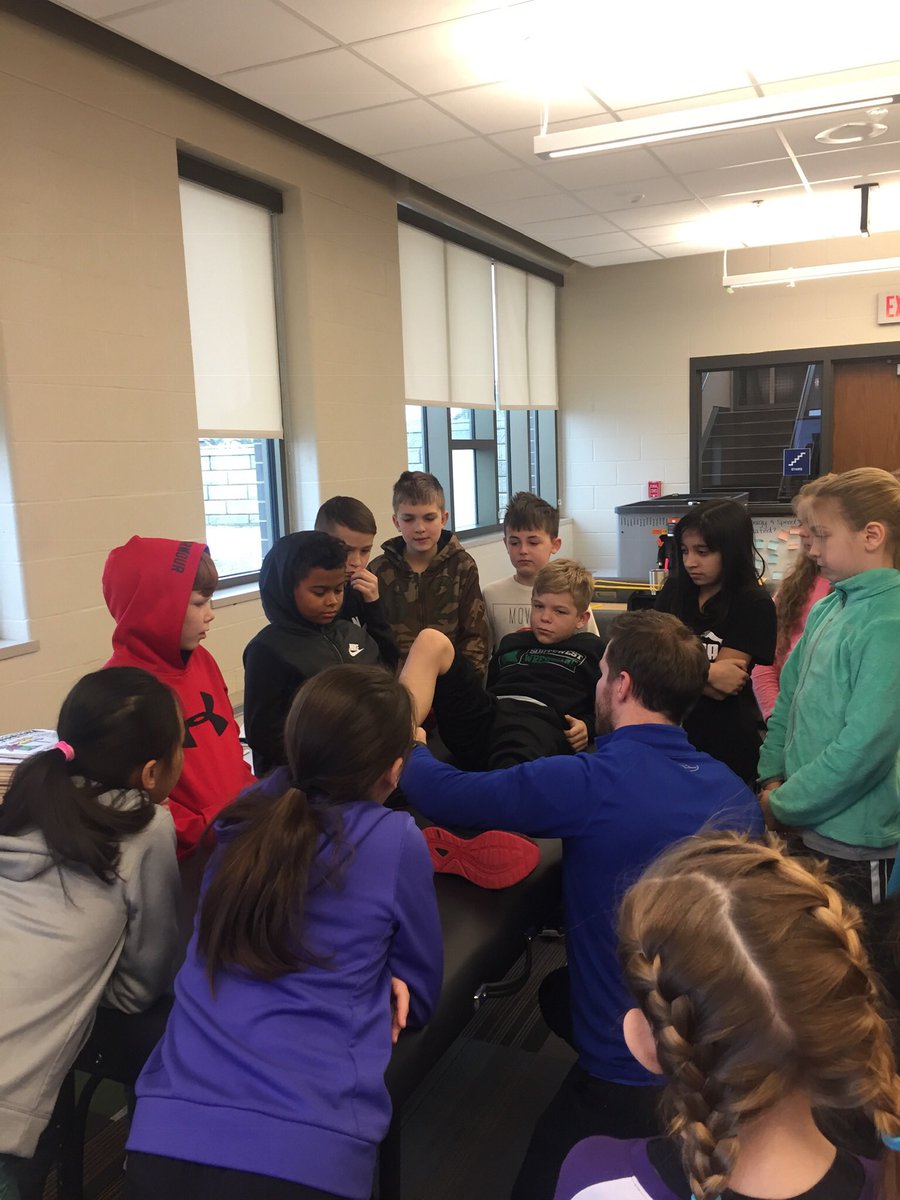 We learned that the first, and one of the most important, step in physical therapy is evaluating the athlete‘s body. We evaluated our future sports medicine scholars with the assistance of the experts. @WSExplorers <a href="/CMsportsmed/">Children's Mercy Sports Medicine Center</a>