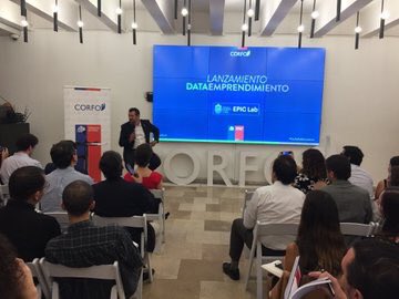 sebastiansichel's tweet photo. Hoy lanzamos #DataEmprendimiento primera plataforma abierta de datos de emprendimientos apoyado por @Corfo que permitirá hacer política pública y tomar decisiones relevantes para llegar al desarrollo con más actores, redes y territorios. https://t.co/W7eBaBrY6B #ChileEnMarcha 🚀 https://t.co/yZO7CGAqof