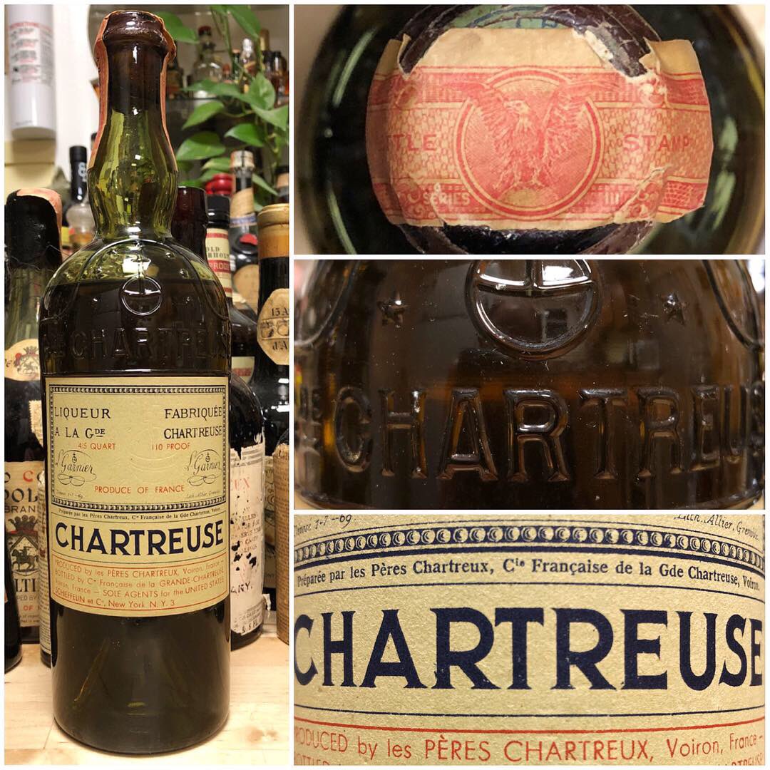 aphonik's tweet photo. New addition to the collection: a near mint example of a Chartreuse Green circa 1951-1956. This label configuration represents the first time that the word “Chartreuse” was used as an official stand-alone brand name. More pics: https://t.co/0tlKUoVpgS https://t.co/gQZGVzQuB1