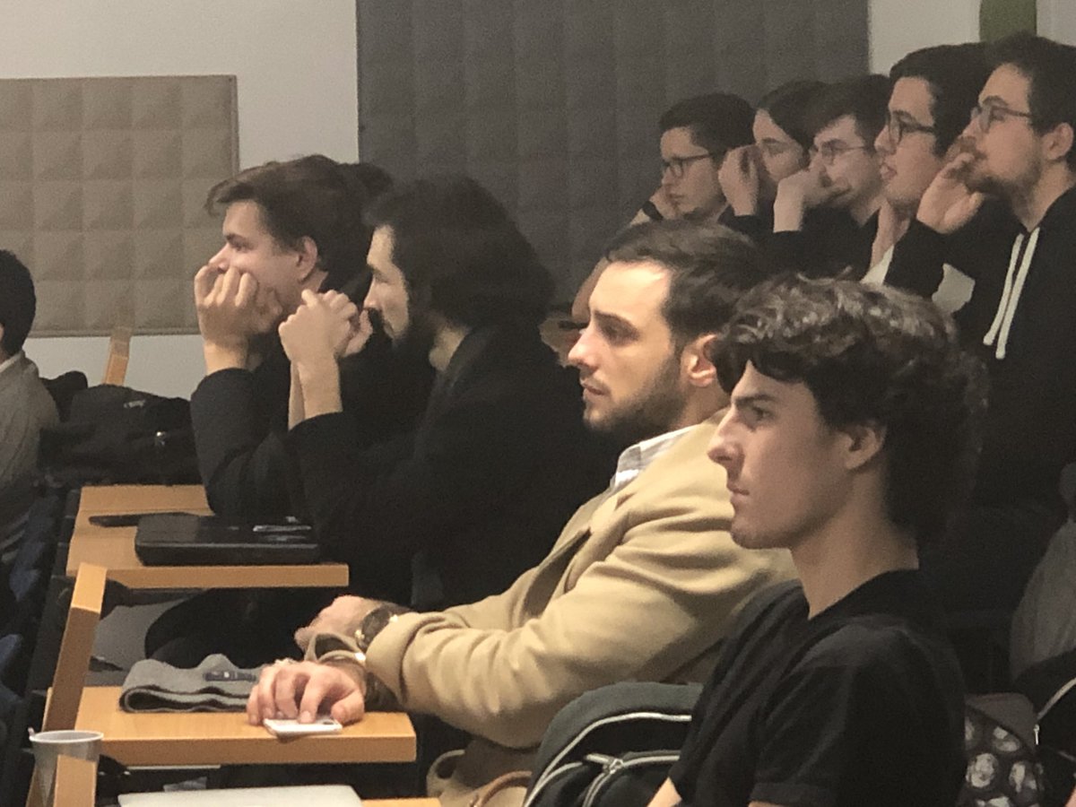 LeaPeersman's tweet photo. @matdero raconte les grandes tendances du @CES aux étudiants d’@hetic #behetic #5G #ai #IoT #dreambigger https://t.co/awUVDpej5O