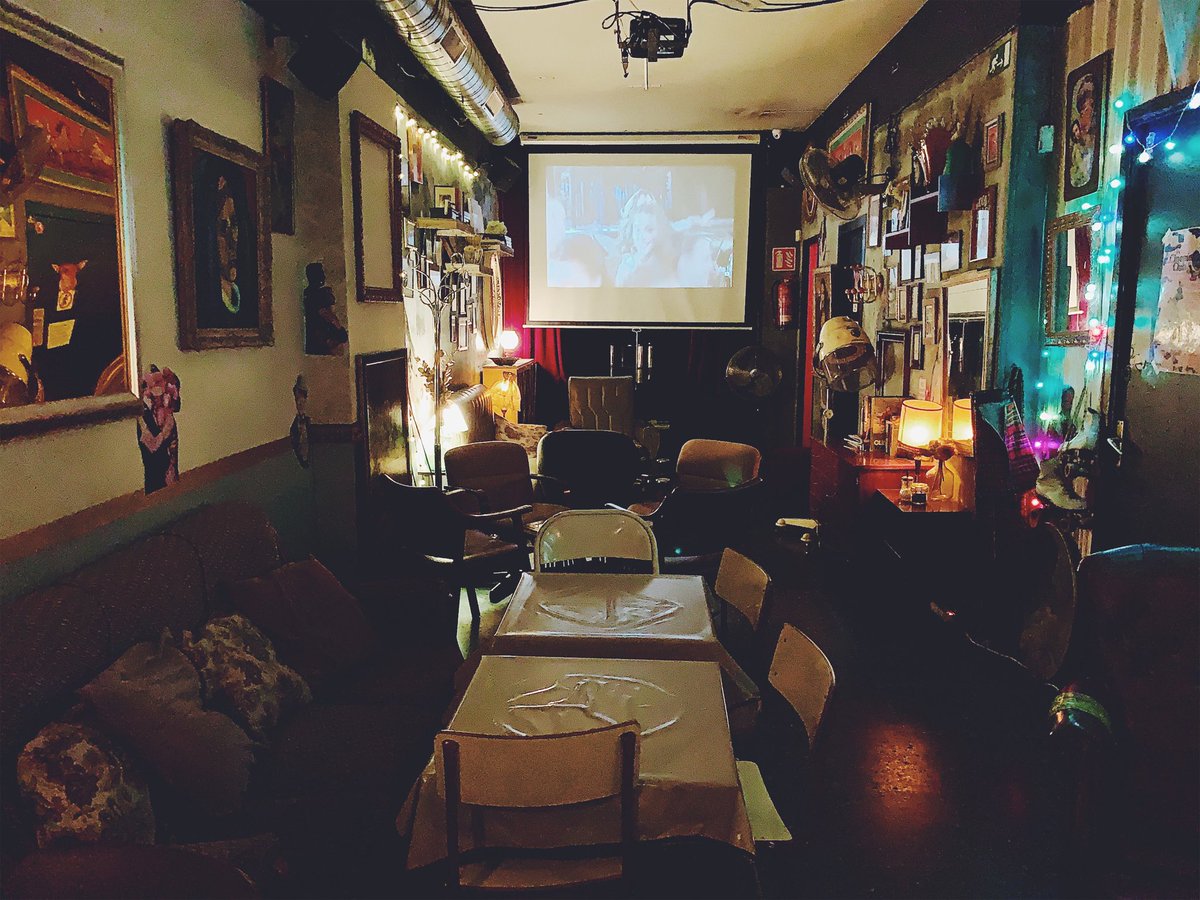 wearefoxy's tweet photo. El invierno es más calentito en el #FoxyBar https://t.co/yZMXlPZjyy