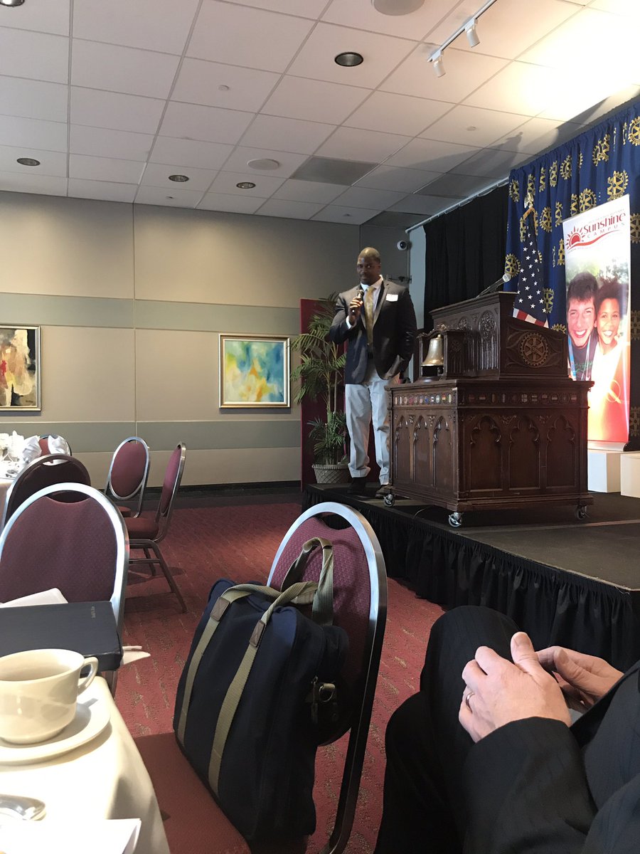 jsayre74's tweet photo. Thank you to @atbrady and the #RochesterRotary for the opportunity to attend today's Rotary luncheon and hear from @AdrianHaleROC on "Untying the Knot: Moving Rochester Forward by Enhancing its Workforce" #roc https://t.co/XR1LcCNX6o