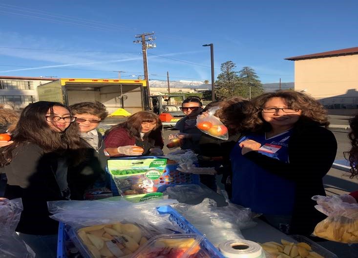 FUSDFoodService's tweet photo. Thank you FMS café staff for supporting our community at the monthly Food Distribution Program.  3rd Saturday of each month, God's Pantry provides food assistance to 300-350 families at Fontana Middle School. https://t.co/D0WRD4VnOP
