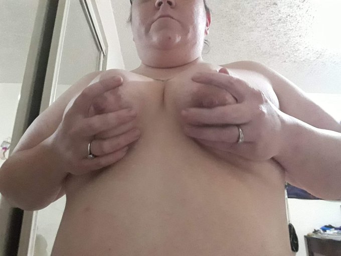 Titty Tuesday! @BBWPornPix @FreeBBWporn1  @Pornhub #bbw #tits #boobs #chunkybutfunky #chubby #tittytuesday