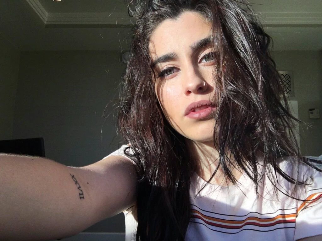 portallaurenbra's tweet photo. CEM RETWEETS NESTE TWEET! 

A LAUREN DIVULGOU ESTA VOTAÇÃO, VAMOS NOS UNIR E DAR ESTE PRÊMIO A ELA. 

ATIVEM AS NOSSAS NOTIFICAÇÕES E VAMOS USAR AS TÁTICAS DO PROJETO PARA PASSAR A CONCORRÊNCIA. 

#LaurenJauregui #BestSoloBreakout
#IHeartAwards https://t.co/63ysJfnaZs