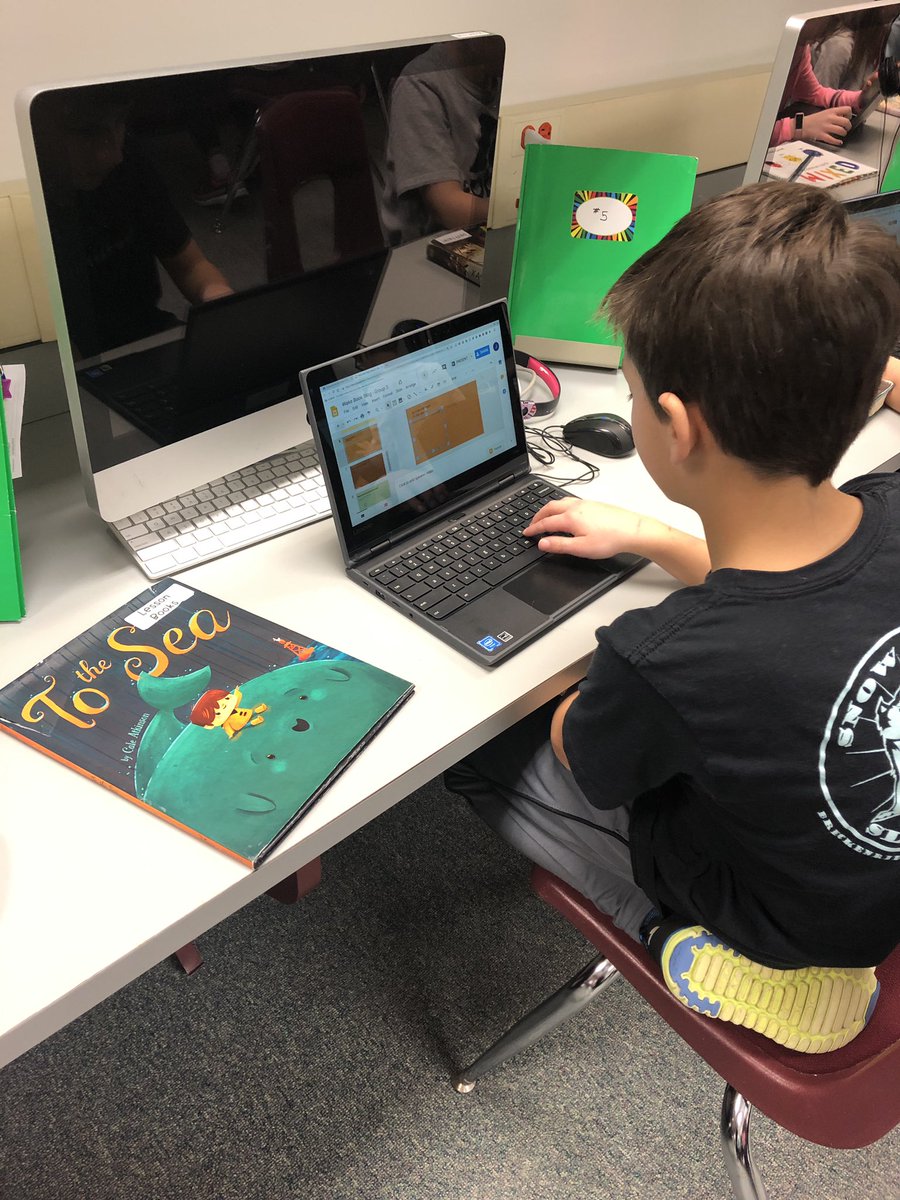 MrsWakeReads's tweet photo. Writing and sharing book reviews on our new Chromebooks using #googleslides! Love seeing my students recommend their faves to other readers! #D46tech @StudioJJK @laurenTarshis @2dCale https://t.co/647A6QnCWf