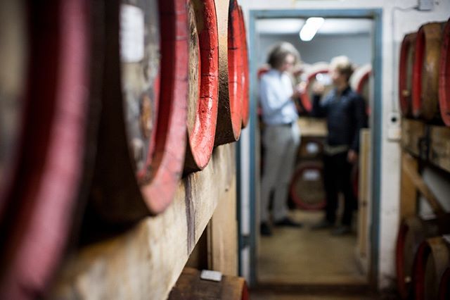 Auf Entdeckungsreise in den alten Kellern der Brauerei Locher die seit 1886 ihre Geschichten erzählen kann
.
#appenzellerbier #brauereiplatz #appenzell #history bit.ly/2FG2wsB