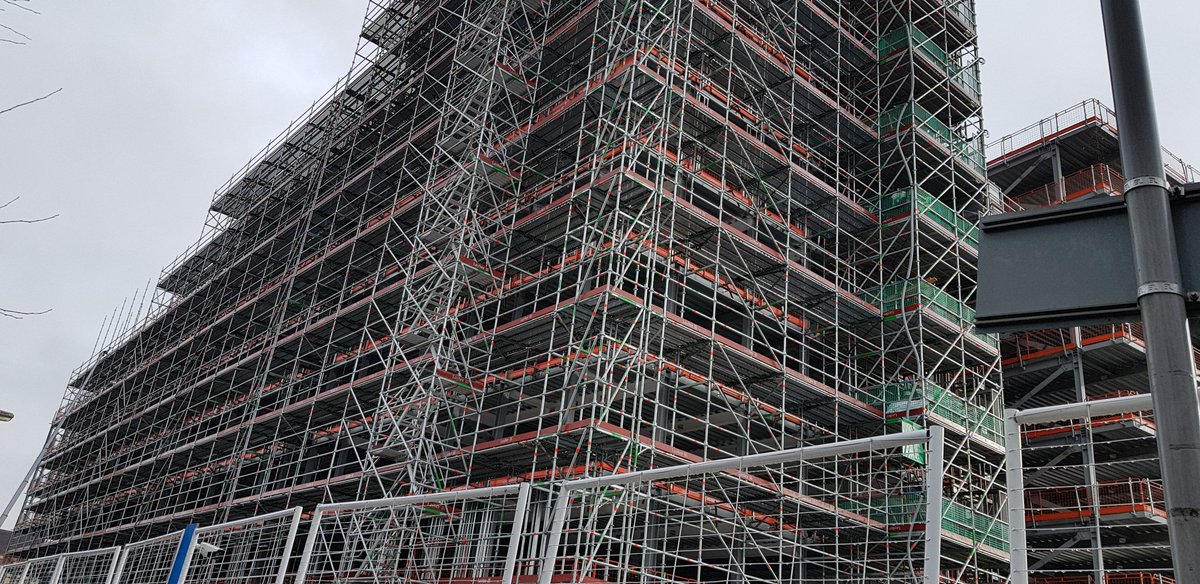 ScaffoldRose's tweet photo. A lovely winters day in Manchester for Domis Construction at Burlington Square, good progress by the lads ready for the Monaflex on the 1st section @Layheruk @483ScaffDesign https://t.co/fq9mBxyOfl