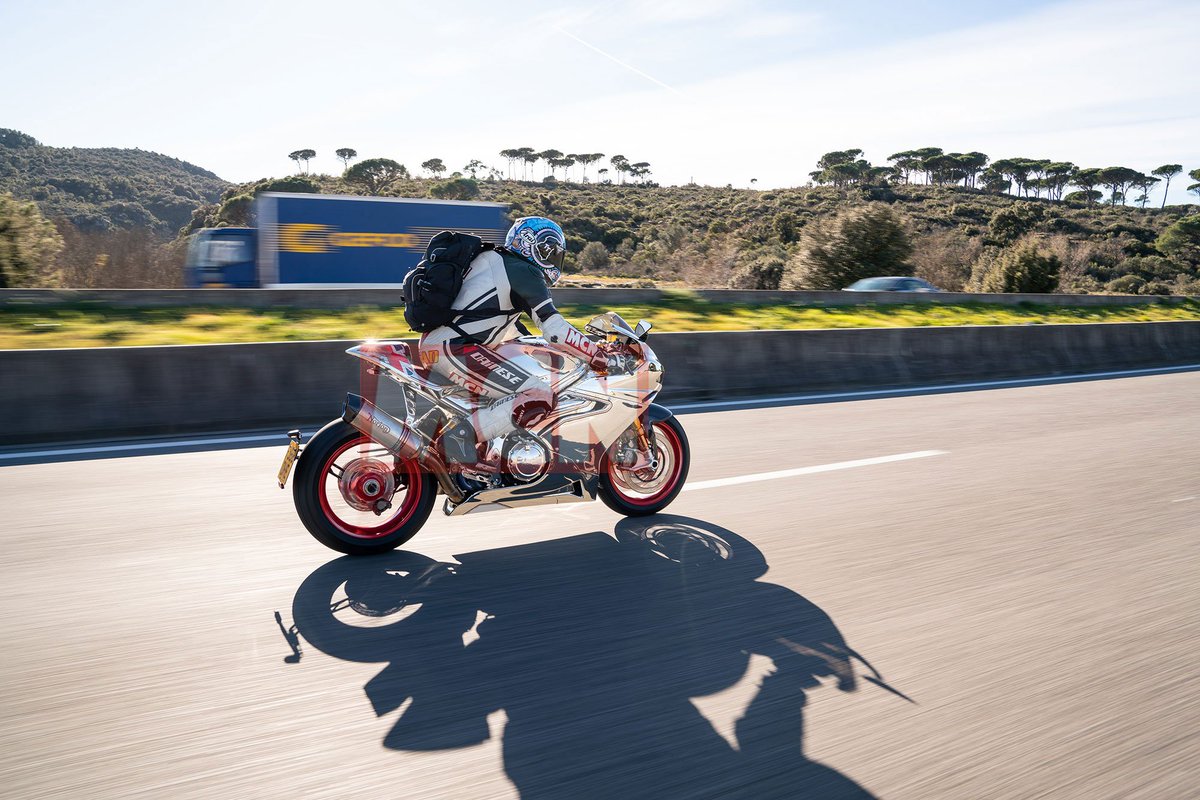 MCNnews's tweet image. Inside tomorrow's MCN: Read the world-first test of the production @norton_ceo V4SS as we take it for a blast along some of Europe's finest sun-kissed roads on a special edition MCN 250 route. You don't want to miss this! Grab a digital issue here: qoo.ly/uwjmm