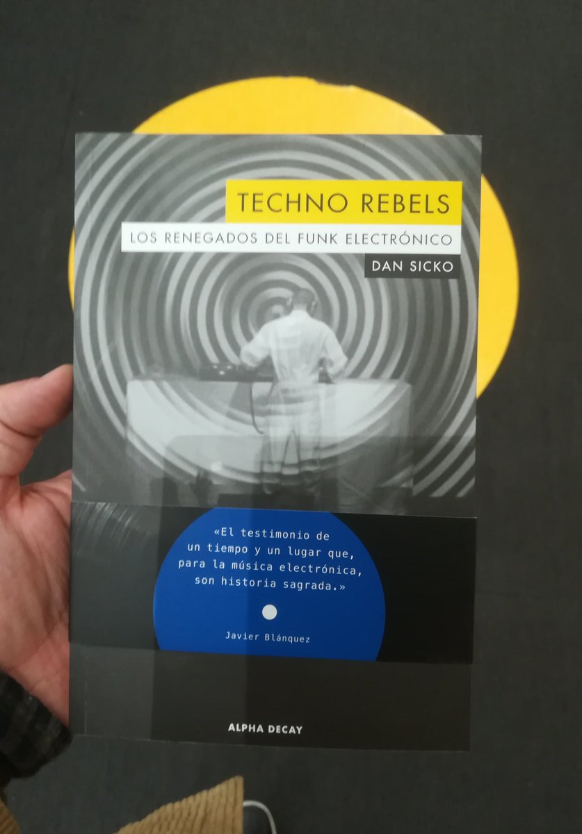 jazznoize's tweet photo. Años después de su publicación, tengo la reciente edición en castellano de #TechnoRebels, del tristemente fallecido #DanSicko.
Volveré a leerlo, ya no en inglés. 
Y también el texto (en forma de prólogo) de @javierblanquez 
#alphadecay #libro #music #detroit #techno #future 🎶 https://t.co/QMaSAmgzbB