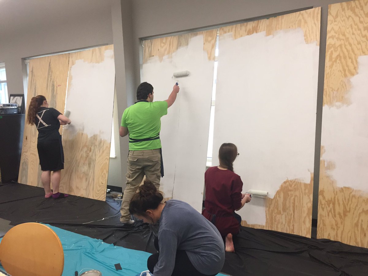 MrsAndrajack's tweet photo. We started something awesome today!! #largescale #muralproject #artIV #arteducation #burkburnettisd #BeInSpireD #burkburnetths https://t.co/KmW3jZ96Tw