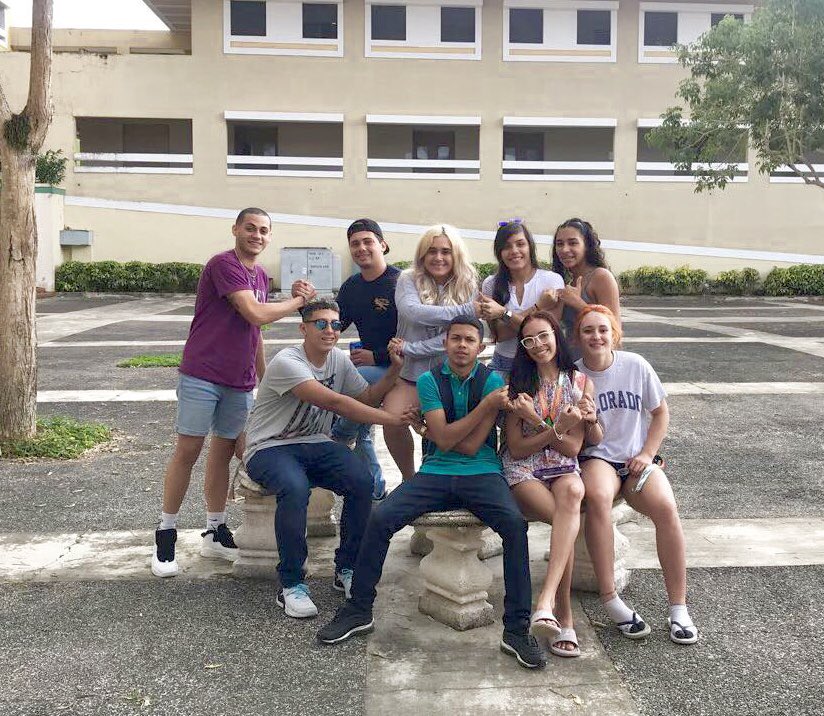 GrazenVazquez's tweet photo. ✨Hoy les fue dada la bienvenida a los nuevos integrantes del Mundo Griego en el recinto de la UPR en Utuado. Fueron bienvenidas nuestras 5 nuevas hermanas de la última iniciación del 2018. Además, recibimos a nuevos integrantes de la ΜΑΦ, los ΑΣΥ y los ΝΣΒ. https://t.co/9oPEBSEjAV