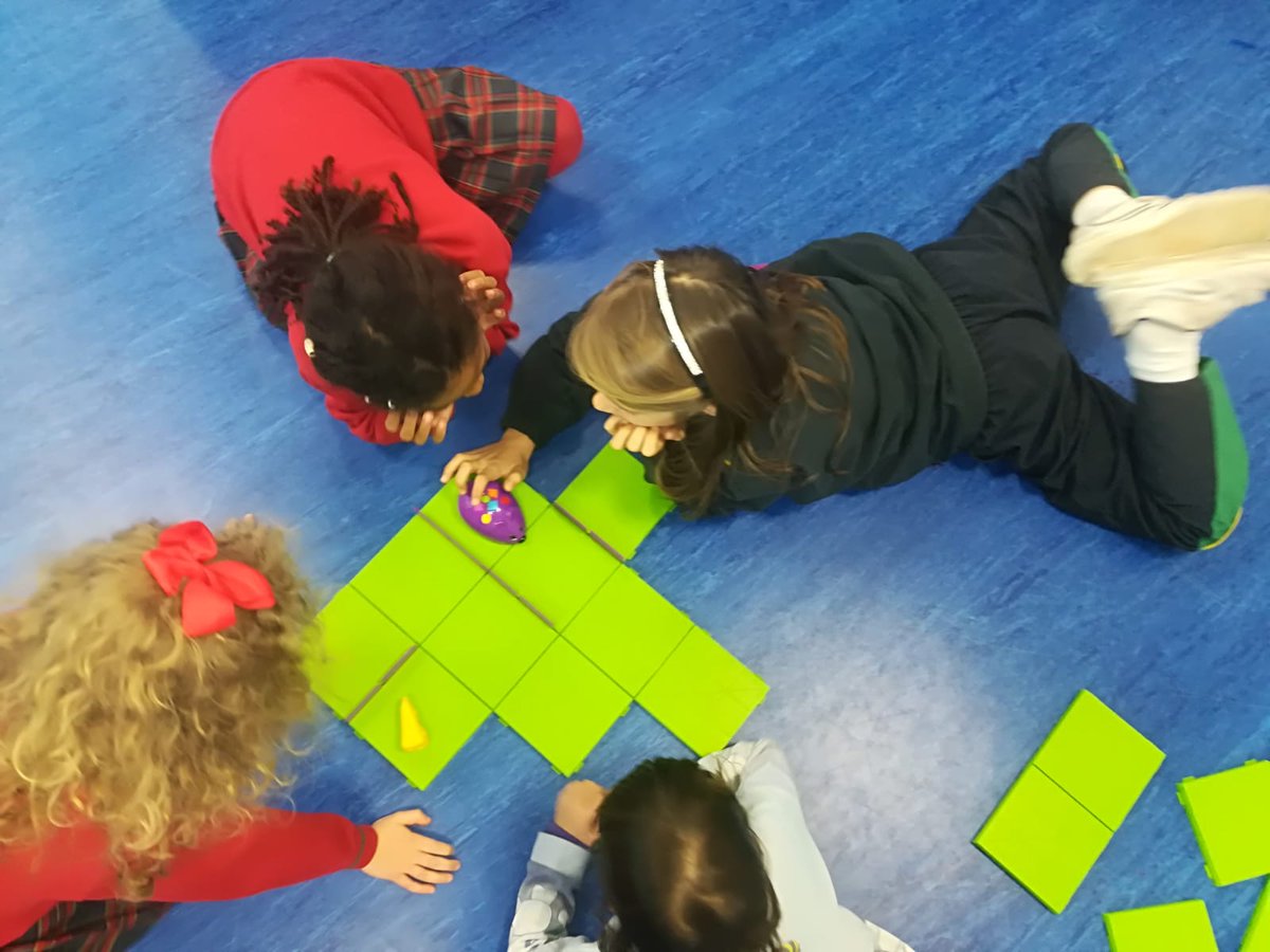 CRIA_arganda's tweet photo. Esta tarde en la actividad de Robótica y Experimentos nuestros/as chicos/as han hecho programación con un ratón robot y construcciones con Learn to Learn 🤖 https://t.co/6zNFCTt1a3