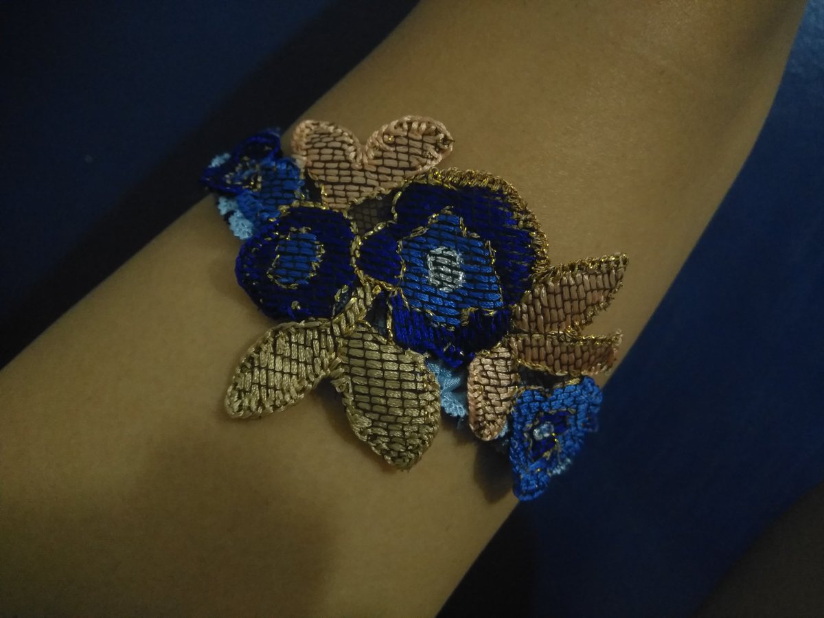 petartemx's tweet photo. Un liguero hecho a mano para una linda novia. Gracias por confiar en nuestros diseños. #diseñoartesanal #bordadodepetatillo https://t.co/N67MbWTgW6