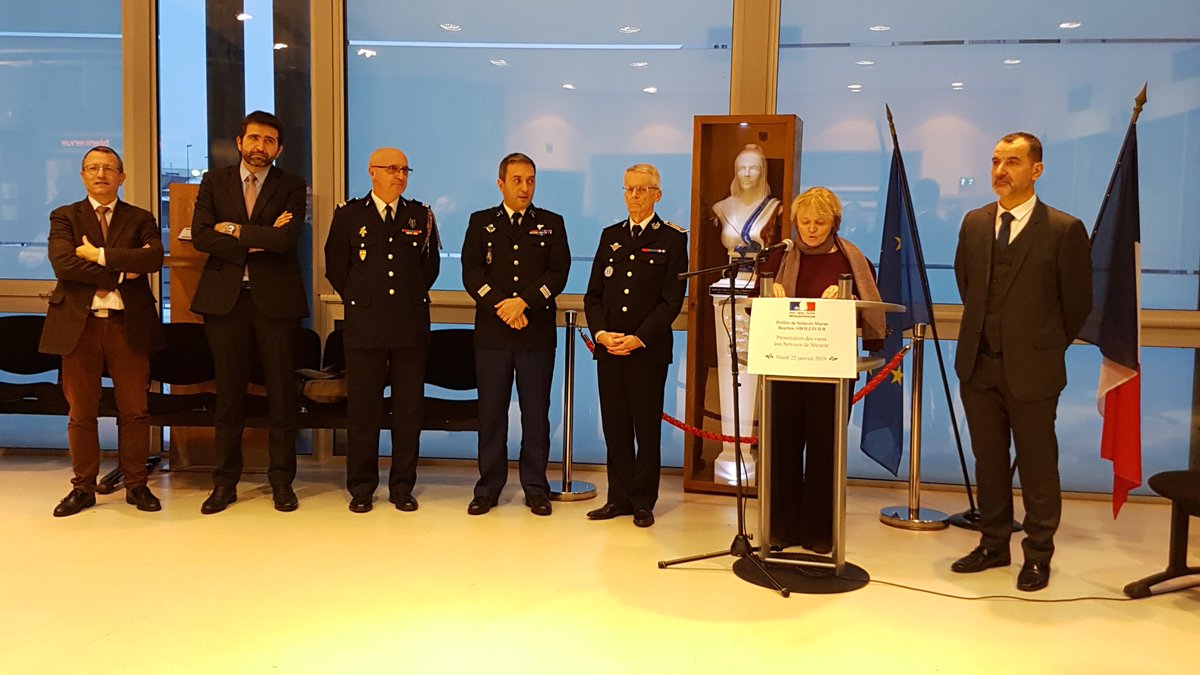 Prefet77's tweet photo. Béatrice Abollivier, préfète de #SeineEtMarne présente ses #Vœux2019 aux forces de #Securite et de #Secours à la sous-préfecture de #Meaux.
"Merci pour votre engagement, je souhaite que 2019 vous apporte satisfaction dans l’accomplissement de vos missions" #DDSP77 #GG77 @Sdis77 https://t.co/Z7eeoJleGG