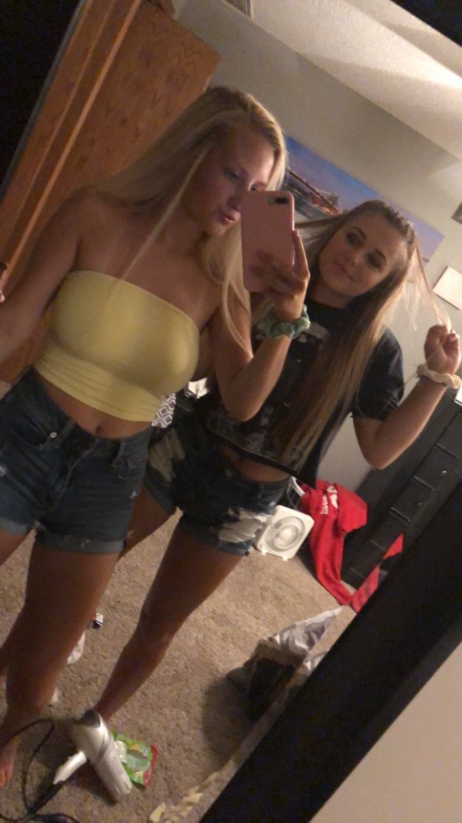 abi_allton's tweet photo. Missin summer with my bestie 💛☀️ https://t.co/wMhjV3Ff7Y