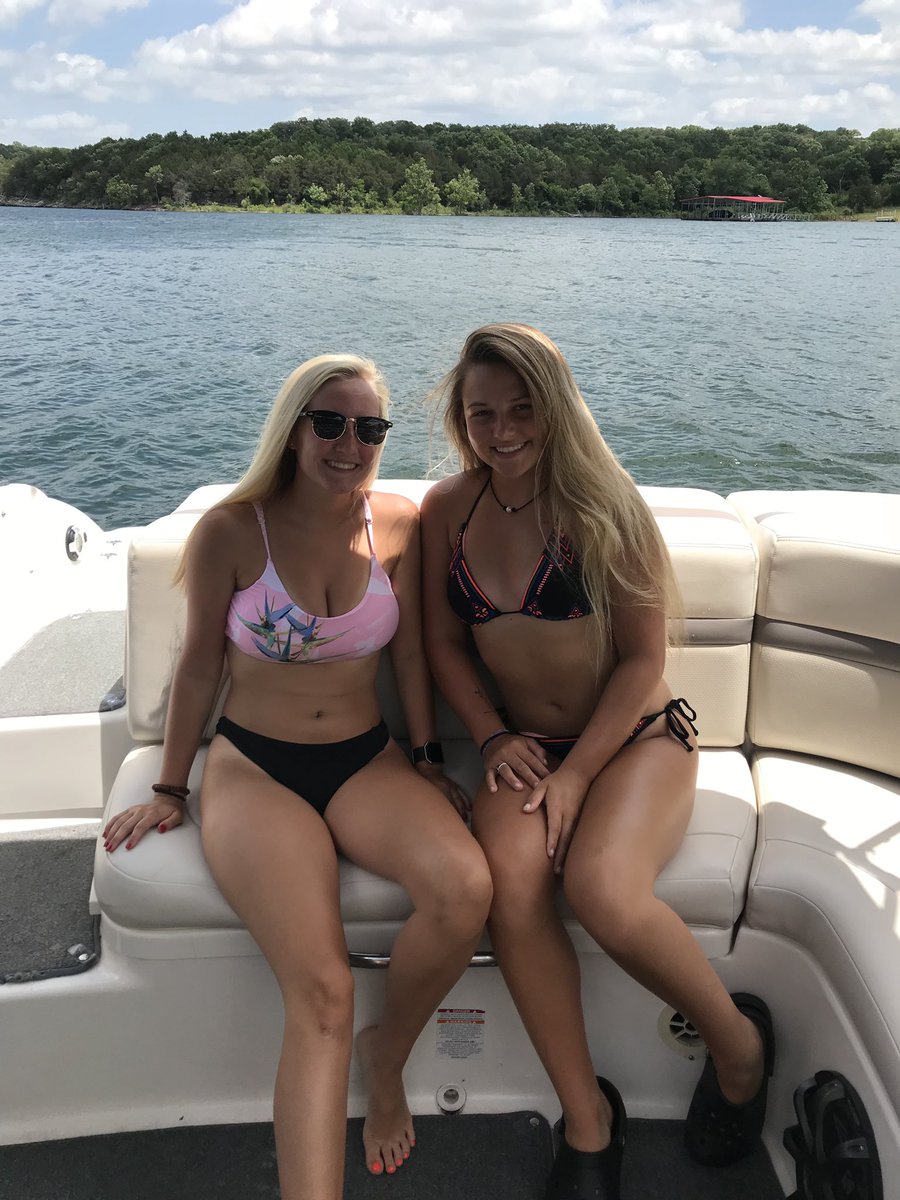 abi_allton's tweet photo. Missin summer with my bestie 💛☀️ https://t.co/wMhjV3Ff7Y