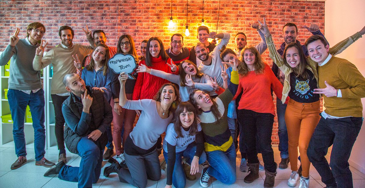 Itziar84's tweet photo. Foto de clase!! @palcuevasm @Juana_Vilela @jorge_mkt132 @Miguel_Adelante @Miguel_kun93 @BarcenasDora @CascuEmprende @ACComManager @MrNicoD @EvaJusdado @RuscaWagner @disfrutamiruta @Erre_Eme13 @larailala @BeaSOrtega @vanegarand @juliblancog_@PalomaaGros @cocobahamon
#equipo132 https://t.co/fD1EnCLkXz
