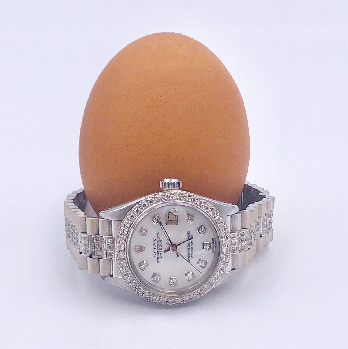 Are we too late or is this still egg-citing? 🥚 #shopwatchlink 
#rolex #rolexdatejust #diamonds #jubileedial #instagramegg #worldrecordegg