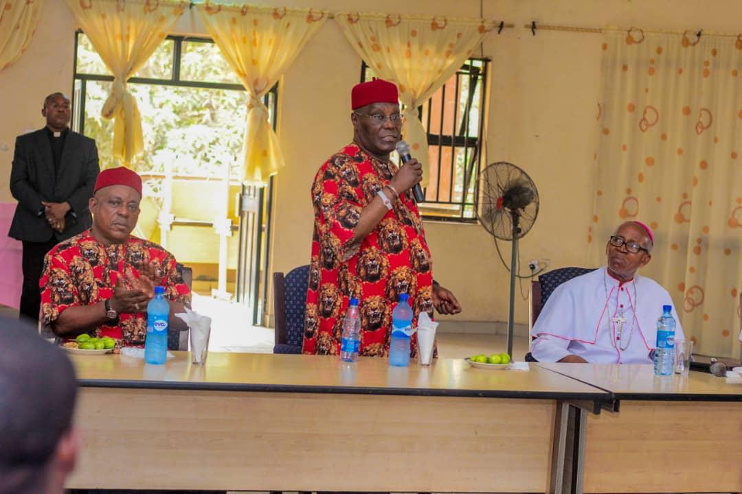 BamideleMosh's tweet image. "Give Us Atiku, we Atikulated". That is the song on the lips of every realistic Nigerian, enough of fake and selective war on Corruption, enough of no economy policy and most importantly, #NoToLifeless. 

#BetterNigeria 
#SouthEastRally 
#SouthEastIsPDP