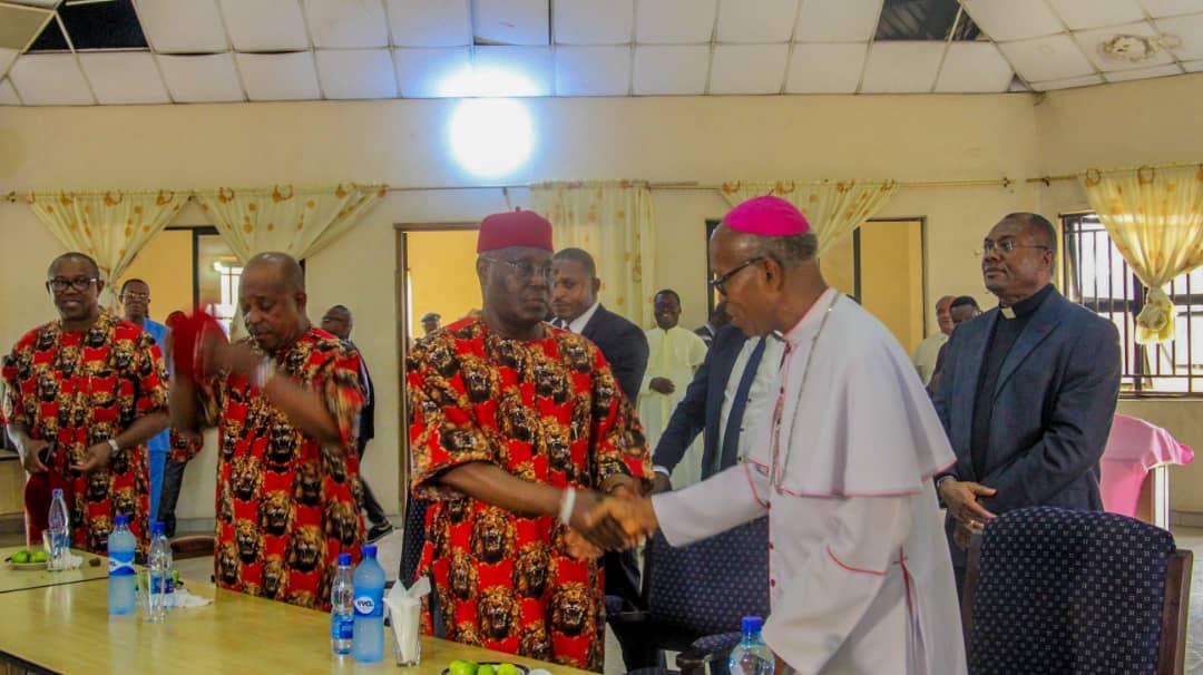 BamideleMosh's tweet image. "Give Us Atiku, we Atikulated". That is the song on the lips of every realistic Nigerian, enough of fake and selective war on Corruption, enough of no economy policy and most importantly, #NoToLifeless. 

#BetterNigeria 
#SouthEastRally 
#SouthEastIsPDP