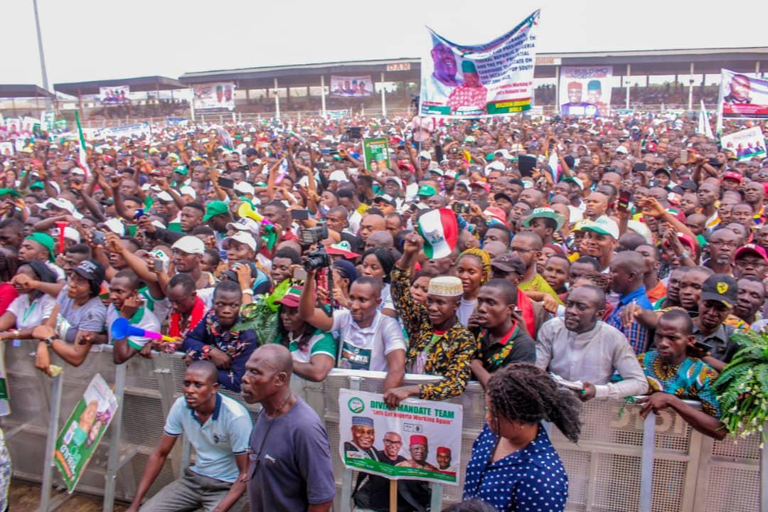 BamideleMosh's tweet image. "Give Us Atiku, we Atikulated". That is the song on the lips of every realistic Nigerian, enough of fake and selective war on Corruption, enough of no economy policy and most importantly, #NoToLifeless. 

#BetterNigeria 
#SouthEastRally 
#SouthEastIsPDP