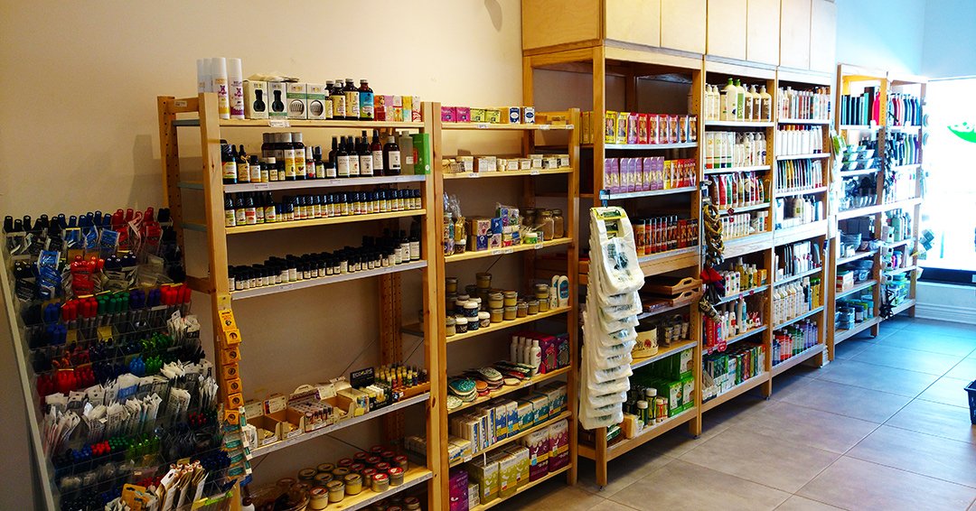 escale_verte's tweet photo. Notre local du 10416, rue Lajeunesse (H3L 2E5) fait peau neuve !

Venez nous voir pour le vrac : lessives, assouplisseurs, savons à vaisselle, etc. 
Hygiène personnelle : gels douche, shampoing, revitalisant, etc.

Bref, on a plein d’articles écoresponsables dignes d’intérêt ! https://t.co/9PQr7E3sRs