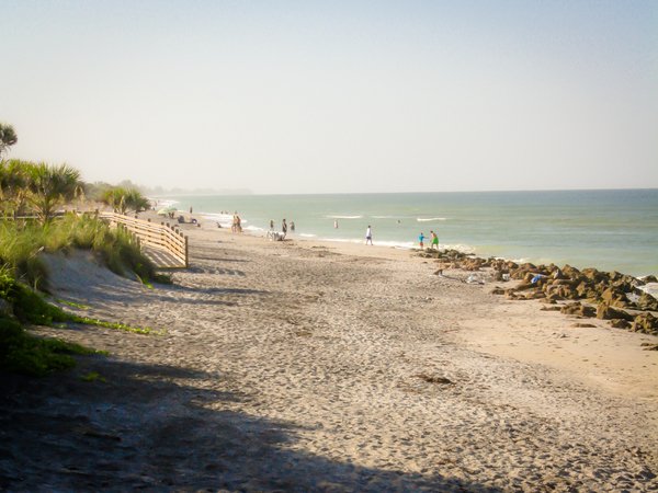 VisitSarasota's tweet photo. #CheapOairChat Q9: any surprising discoveries along #USGulfCoast?
#Caspersen Beach in #MySarasota is known as the "Shark Tooth Capital of the World" which means any day, you could stumble on a free, fossilized souvenir! ๐ฆ
(๐ฆท๐ธ: @teamkornmueller) https://t.co/yDEp3pZSrd