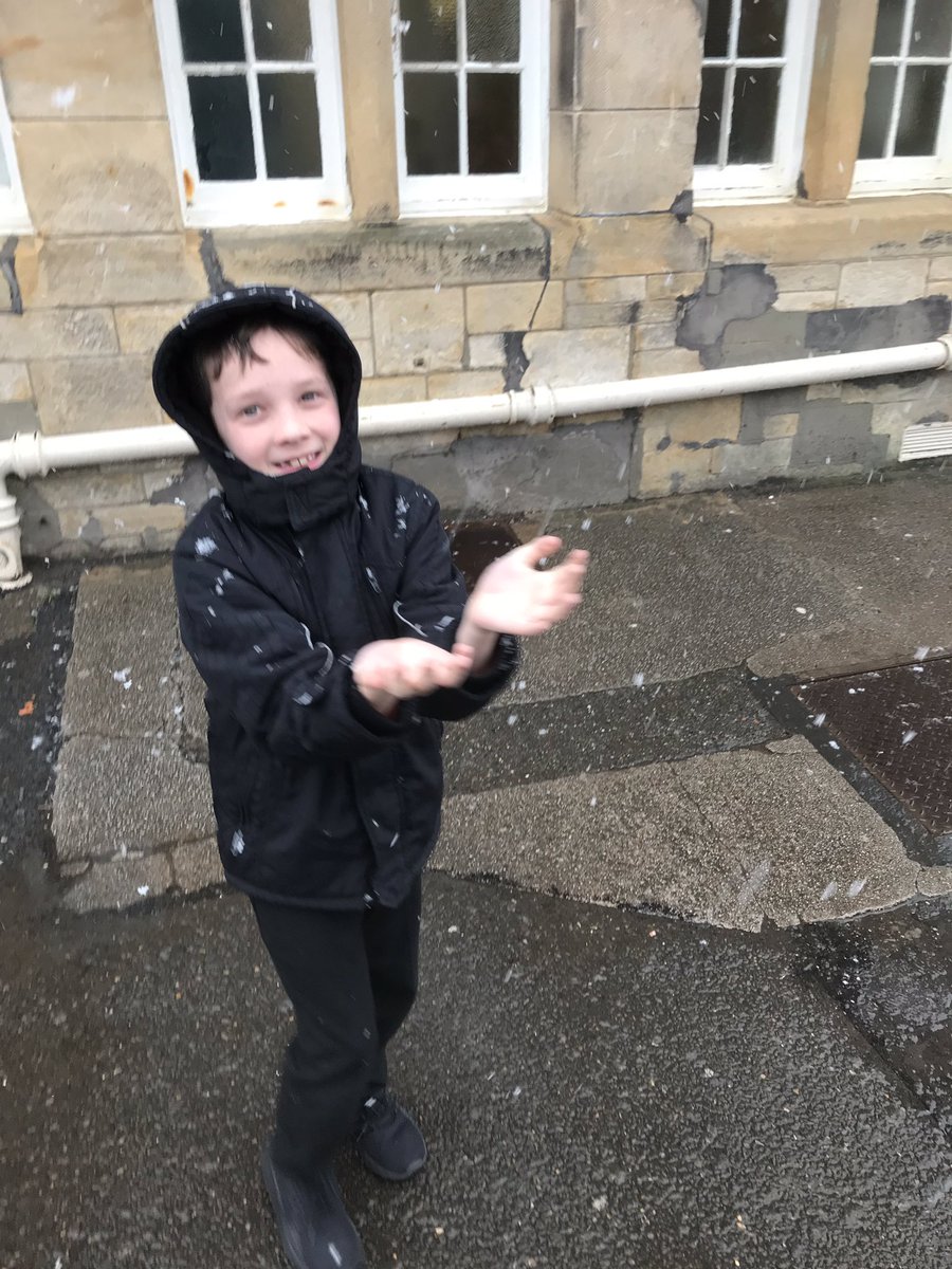 AyrGrammar's tweet photo. Did someone mention snow? P5 had to go and check it out ❄️🌧#catchasnowflake https://t.co/N7kDDXNIyA