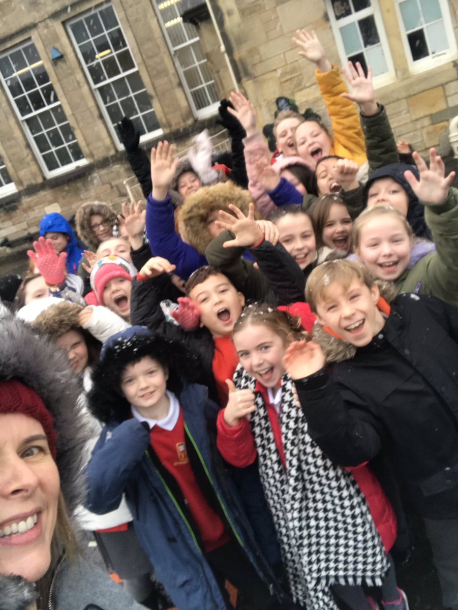 AyrGrammar's tweet photo. Did someone mention snow? P5 had to go and check it out ❄️🌧#catchasnowflake https://t.co/N7kDDXNIyA