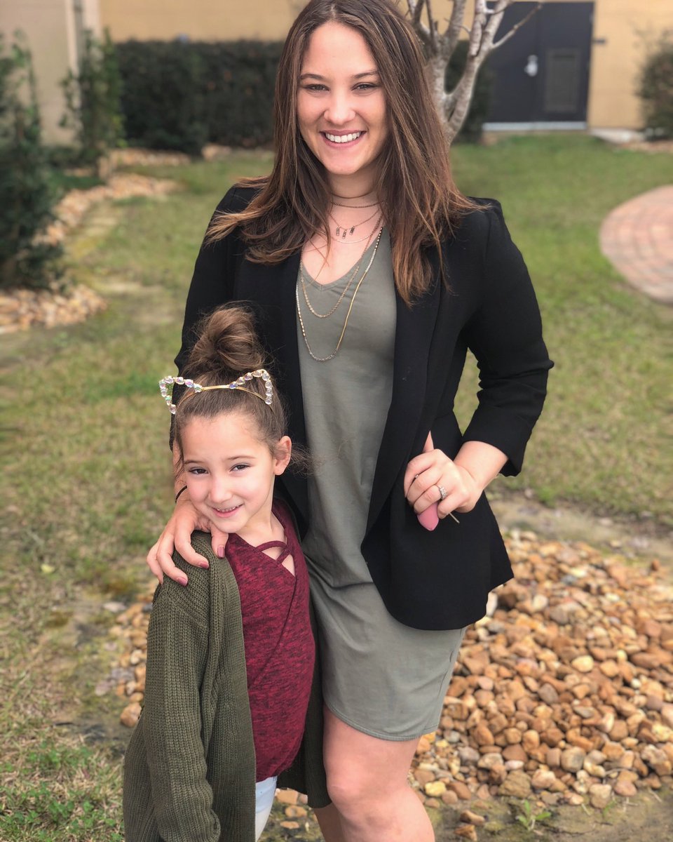 ShonnaMarie1's tweet image. Closing deals in heels with this cutie!! I loveee teaching her about the “housing” business! Then we’re off to open her first checking account! ;-) #FutureAgent #MyPartner #C21 #Realtors #RealEstate