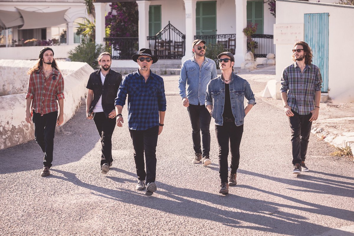 #Barcelona! Ja només queda UN MES per ser el 22 de febrer a la <a href="/BikiniClubBcn/">BikiniClubBcn</a> despedint la gira #LaVidaRima! Volem tancar aquesta etapa amb tots valtros, així que no us quedeu sense entrada!!!

🎫 entradium.com/entradas/proje…