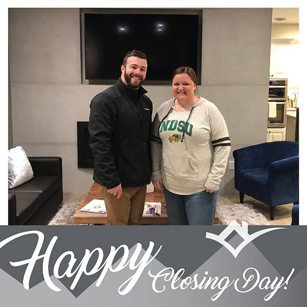 We're kicking off the week with a smile! Naomi is a brand new #homeowner and is celebrating #HappyClosingMonday with a Verity home. Congrats 👏👏!