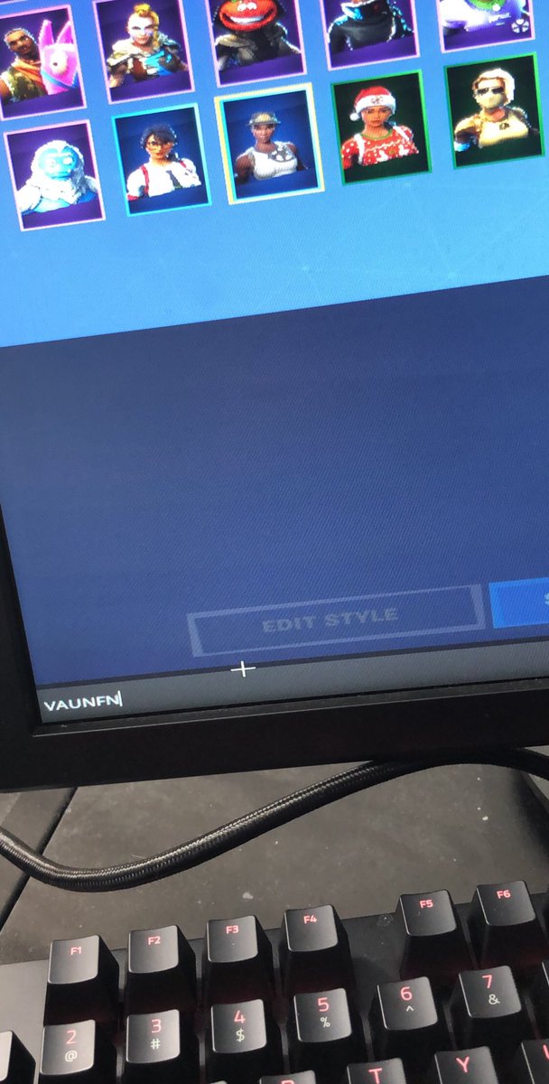 VaunFN's tweet photo. Trading/ selling recon expert not going first no middle man dm for offers. #fortnite #reconexpert #rareskins #trading #noscamming #legit #notgoingfirst #accounttrading #skulltrooper #renegade https://t.co/rp88VpGqQ0
