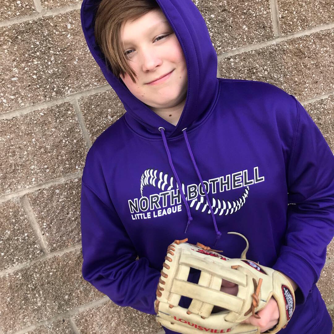 NorthBothellLL's tweet photo. ✨NEW NBLL APPAREL✨ is now available online!!! Stop by Tambark this weekend to try on different styles :: Sat 9-3 &amp; Sun 11-2 (Limited quantities available to take home.) ⚾️🥎📢 https://t.co/Lqxgaj5Nq1 #northbothelllittleleague #nbll #playball @OntraMarketing https://t.co/JvXoBv6rqS