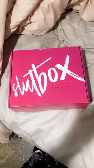 In love thank you for making this subscription box it&rsquo;s my favorite ever&hearts;️🔥 @DaRealAmberRose @myslutbox<a href="/tag/newprofilepic"class="tags"><span>#newprofilepic</span></a>