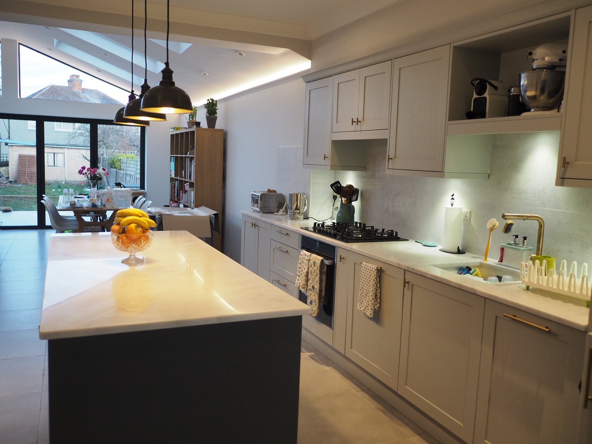 SarahJaneKit's tweet photo. Spot on Trend, the Aldana Kitchen from our Kitchen Stori Range in Light Grey and Graphite.  The thinner frame around this shaker door gives a sophisticated modern feel.  We have teamed this with Minerva Solid Acrylic Worktops in Carrara White. https://t.co/CLjNUXJSbM
